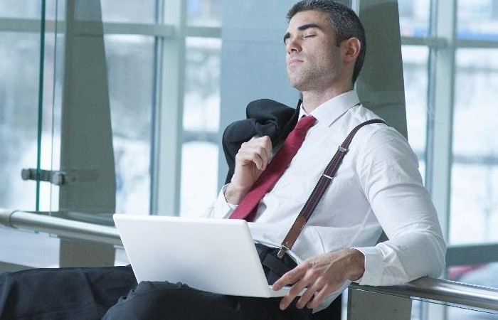 Are You Dragging Yourself to Work? Lookout for These Major Signs of Career Stagnation (including tips to overcome it)