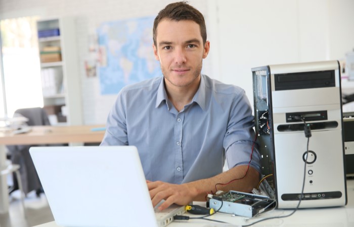 Guide To Becoming A Data Engineer In 2022