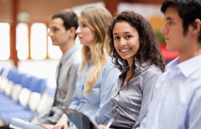 10 Body Language Tips To Ace That Interview