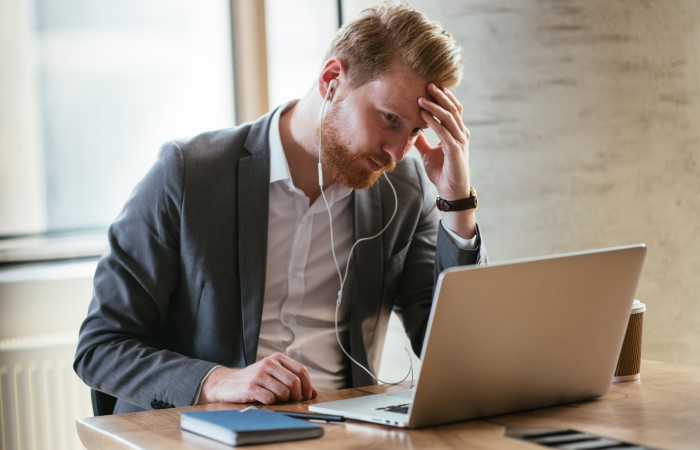 How to Introduce Yourself via an Email (With Example)